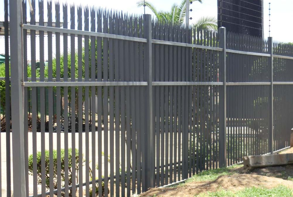 5 BENEFITS OF PALISADE FENCING IN ZIMBABWE