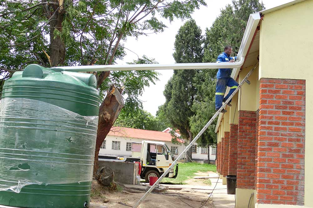 CAN YOU HARVEST RAINWATER USING GUTTERS IN ZIMBABWE?